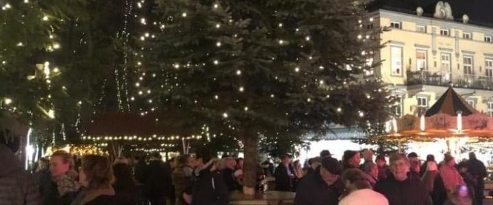 Weihnachtsmarkt auf dem Brunnenplatz (Unterhaltung / Freizeit | Bad Pyrmont)